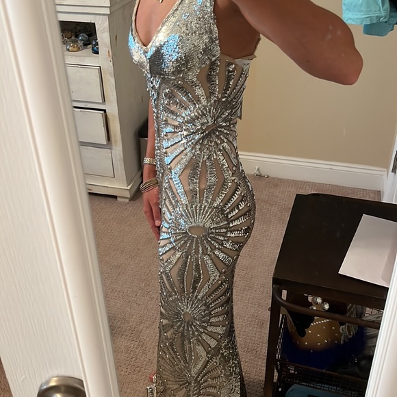 Bellabarnett sequin gown - Picture 3 of 11